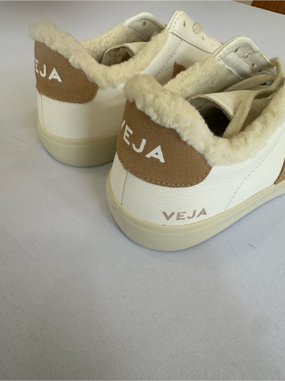 Veja Chrome Free leather Sneakers Lace up w/Tan V Logo and Faux Fur Lining 8/10 - Picture 10 of 16